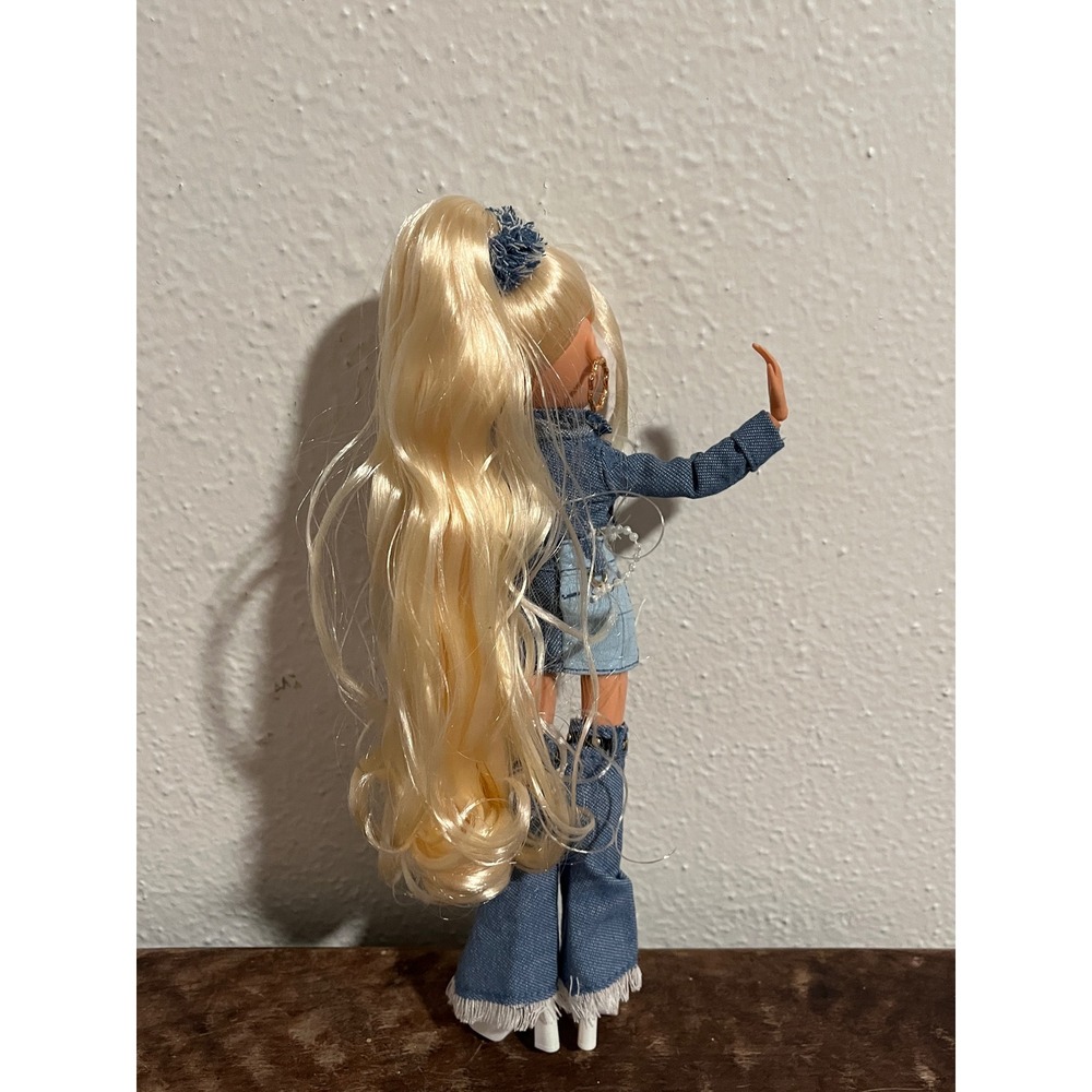 Bratz 20 Yearz Anniversary Cloe Fashion Doll Blonde Denim Outfit Y2K Style 10" - Picture 5 of 5